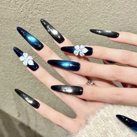Handgefertigt Dunkelblau Schwarz Verlauf Katzenauge Künstliche Nägel Mit 3D Floral Strass Lange Mandel Künstliche Nägel Für Damen