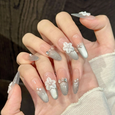 Unghie Finte Occhio di Gatto Sfumate Fatte a Mano Con Fiori 3D Perle Artificiali Strass Unghie Ovali Lunghe per Donna