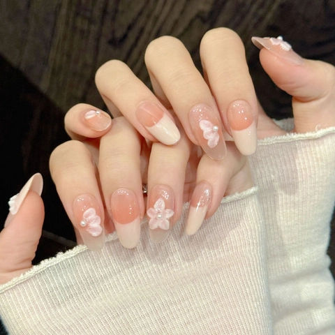 Unghie Finte Autoadesive Fatte a Mano Sfumate Rosa Nudo Con Fiori 3D e Perle Stile Francese Ovali per Donna