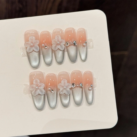 Unghie Finte Occhio di Gatto Sfumate Fatte a Mano Con Fiori 3D Perle Artificiali Strass Unghie Ovali Lunghe per Donna