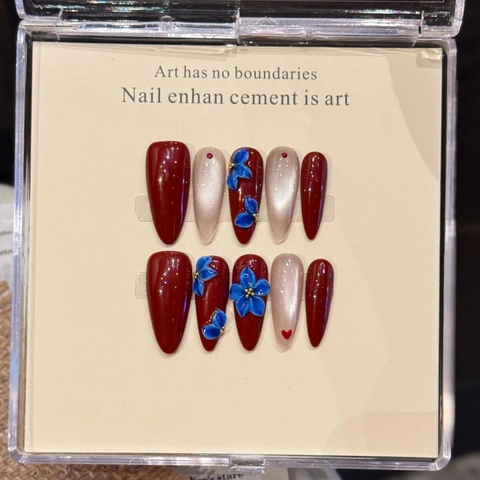 Uñas Postizas Hechas a Mano Vintage Rojo Oscuro Azul Floral Relieve 3D Ojo de Gato Almendra Larga para Mujer Fiesta