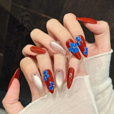 Uñas Postizas Hechas a Mano Vintage Rojo Oscuro Azul Floral Relieve 3D Ojo de Gato Almendra Larga para Mujer Fiesta