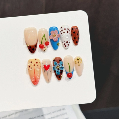 Uñas Postizas Dulce Cereza Flores Corazón Strass Forma Almendra Hecho a Mano Color Contraste Lunares 3D Flor Uñas Postizas