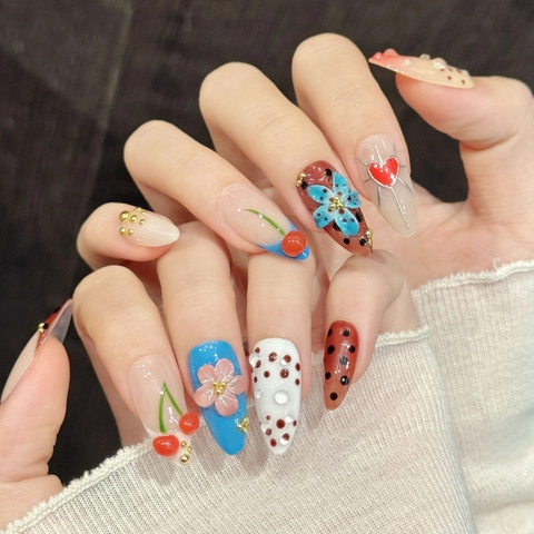 Uñas Postizas Dulce Cereza Flores Corazón Strass Forma Almendra Hecho a Mano Color Contraste Lunares 3D Flor Uñas Postizas