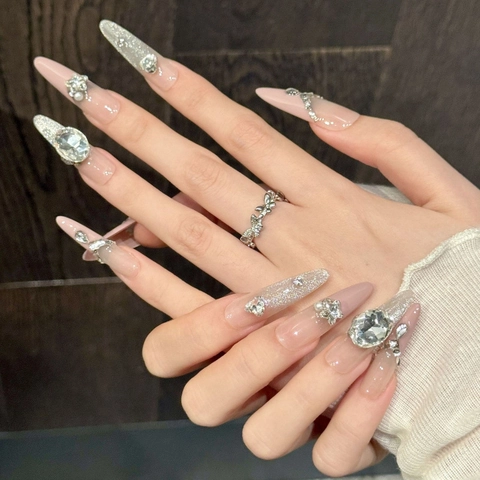 Faux Ongles à Presser Luxe Rose Nude Faits Main Strass Künstliche Perle Papillon Nœud Design Stiletto pour Femme Fête