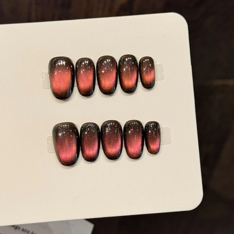 Handgemaakte Roodbruine Verloop Magnetische Kattenoog Kunstnagels Elegante Korte Ovale Nagels Met Manicure Tool Kit Vrouwen