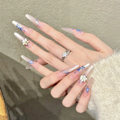 Hand-Painted Press On Nails Pink Gradient Blue Floral 3D Flower Long Stiletto Cat Eye Artificial False Nails For Women