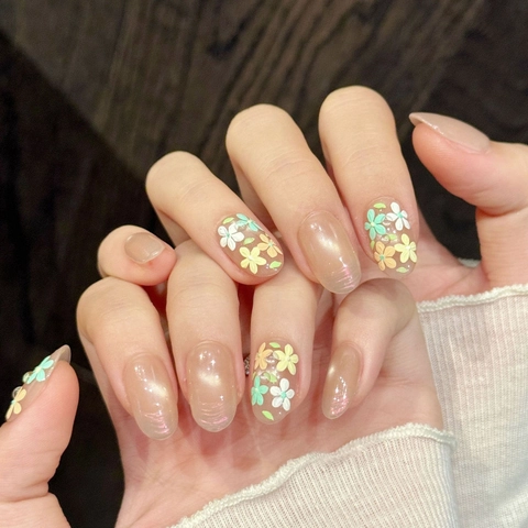 Unghie Finte Fatte a Mano Nude Pink Glitter Con Motivo Floreale Unghie Ovali Corte Dolci per Decorazione Donna