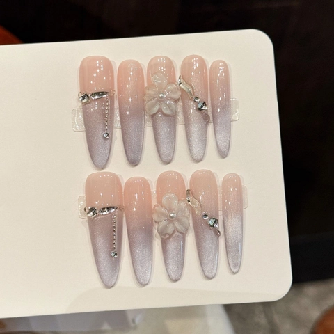 Unghie Finte Artigianali Occhio di Gatto Rosa Sfumato Stiletto Lungo Con Fiore 3D Künstliche Perle Strass Unghie a Pressione Donna Festa