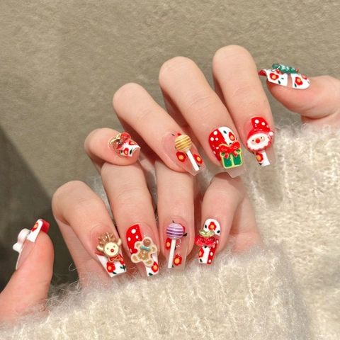 Faux Ongles 3D Noël Père Noël Renne Bonhomme Pain Épice Rouge Blanc Vert Festif Fait à la Main Résine Coffin Court pour Femme