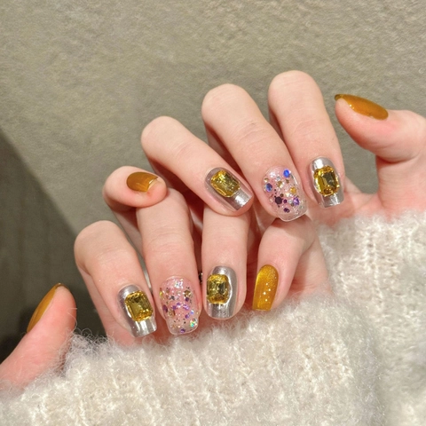 Unghie Finte a Pressione Fatte a Mano Lusso Strass Occhio di Gatto Glitter Trapezio Corto Elegante Giallo Argento per Donna