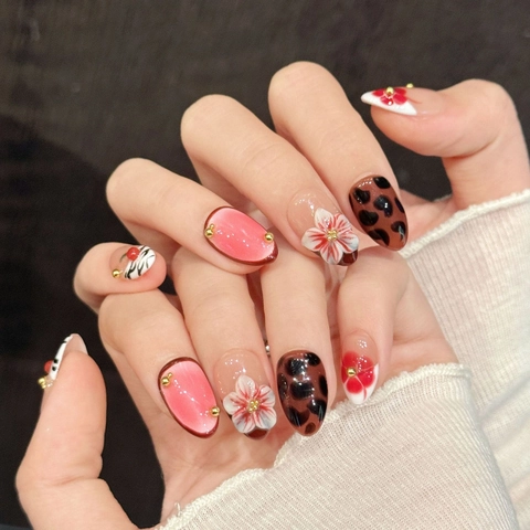 Unghie Finte da Applicare Fatte a Mano Design Ciliegia Stile Sweet Cool Stampa Leopardata Fiore 3D Rilievo Rosa Occhio di Gatto Mandorla