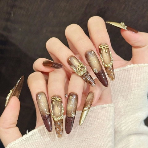 Unghie Finte a Pressione Artigianali Marrone Oro Sfumato Occhio di Gatto Vintage Lusso Stiletto Lungo Fiocco 3D Unghie
