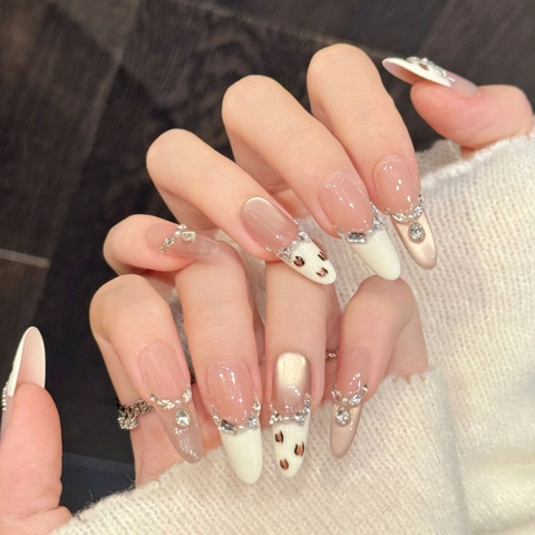 Handgefertigte Pink Verlauf Leoparden Aufklebbare Nägel Strass Künstliche Perle Elegante Falsche Nägel Für Damen Party Maniküre