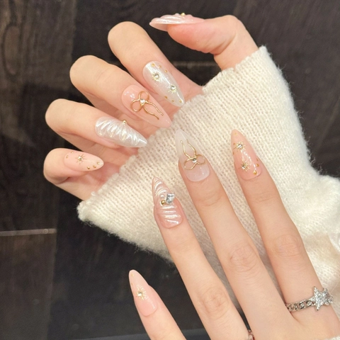 Handgefertigt Rosa Mandel Künstliche Nägel Mit 3D Gold Schleife Strass Künstliche Perle Relief Süß Elegant Mode Maniküre Damen