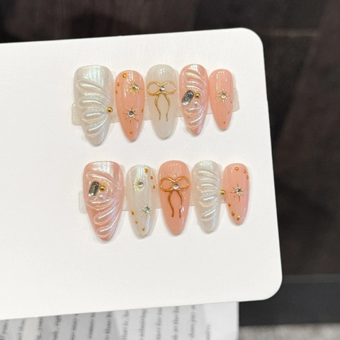 Handgefertigt Rosa Mandel Künstliche Nägel Mit 3D Gold Schleife Strass Künstliche Perle Relief Süß Elegant Mode Maniküre Damen