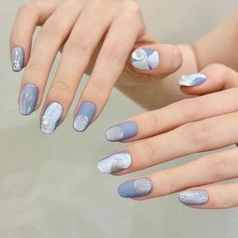 Hand-Made French Glacier Blue Cat Eye Press On Nails Frosted Marble Texture Short Oval Fake Nails With Artificial Pearl For Women