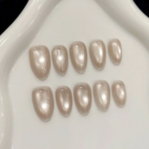 Faux Ongles Oeil de Chat Champagne Forme d'Amande Courte Élégants Ongles Scintillants Décoratifs pour Usage Quotidien et Fête Femme
