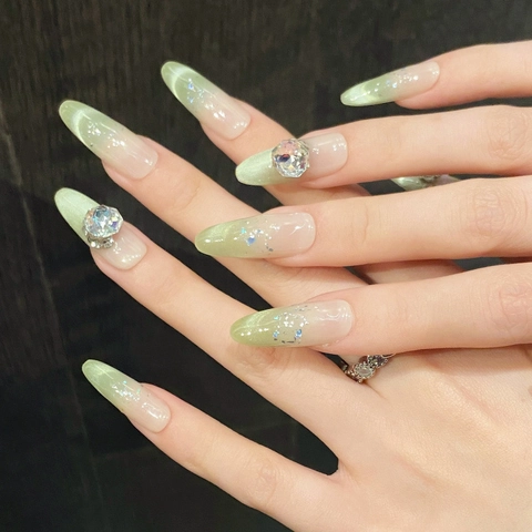 Faux Ongles Press On à la Main Dégradé Vert Matcha Œil de Chat Avec Strass Künstliche Perle Forme Amande Pour Femmes