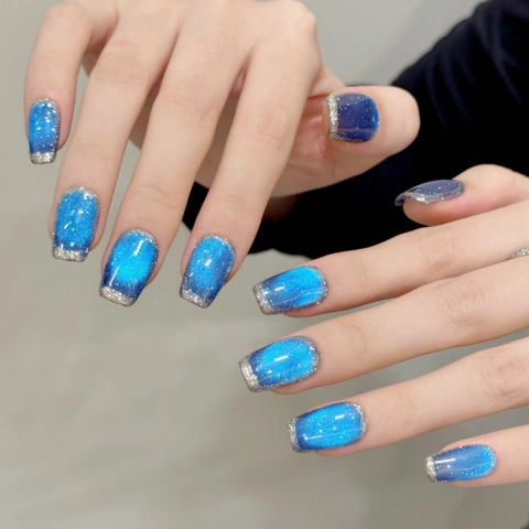 Uñas Postizas de Ojo de Gato Azul Mar Profundo Con Gotas de Agua 3D Brillo Plateado Forma Squoval Uñas Hechas a Mano Para Mujer