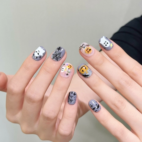 Unghie Finte da Applicare Halloween Fatte a Mano Corte Tonde Con Design di Fantasma Zucca Ragno per Festa Donna Manicure