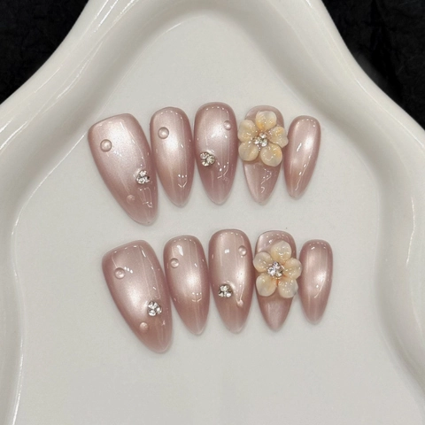 Unghie Finte Fatte a Mano Forma Mandorla Media Occhio di Gatto Fiore 3D Strass Ghiaccio Traslucido Viola Elegante per Donna