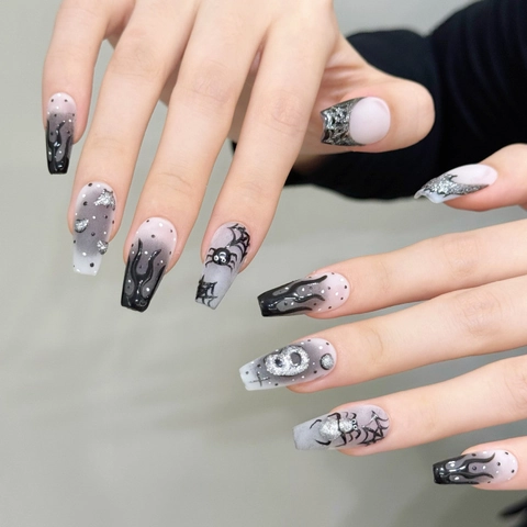 Unghie Finte Halloween Fatte a Mano Gotico Oscuro Ragno Fantasma Glitter Argento Sfumate Forma a Bara per Donna