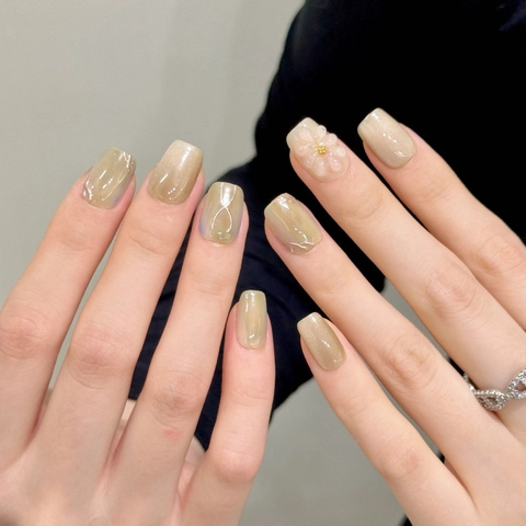 Unghie Finte a Pressione Stile Giapponese Verde Oliva Effetto Occhio Di Gatto Con Fiori Bianchi In Rilievo 3D Foglia D'Oro Champagne Corte Quadrato Rotondo Donna