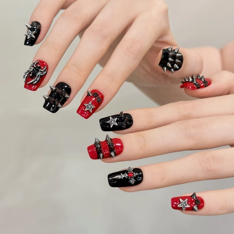 Handgemaakte Punk Gotische Nepnagels Rood Zwart Contrast Spin Ster Kruis Strass 3D Metalen Klinknagel Donkere Nagels