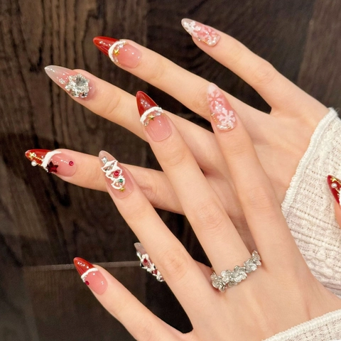 Unghie Finte Natalizie Fatte a Mano Velluto Rosso Fiocco di Neve Rilievo 3D Albero Strass Perla Artificial Mandorla Manicure Festiva