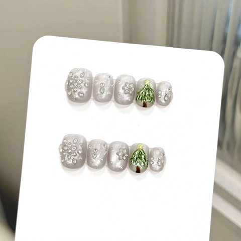 Handmade Christmas Press On Nails Snowflake Rhinestone Cat Eye Artificial Nail Tips Set For Women Holiday Party Manicure Decoration