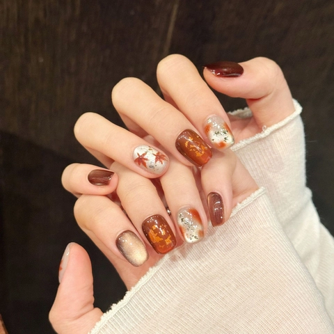Faux Ongles à Presser Faits à la Main Design Feuille d'Érable Automne Oeil de Chat Brun Ambre Estompage Feuille d'Or