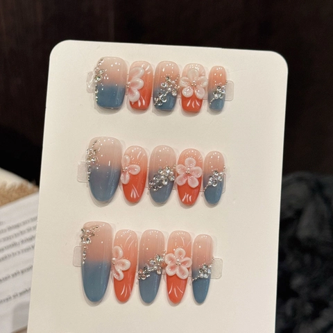 Unghie Finte Artigianali Con Fiori 3D Sfumate Rosa Blu Strass Künstliche Perle Unghie Finte Per Donna Decorazione Unghie Stile Dolce
