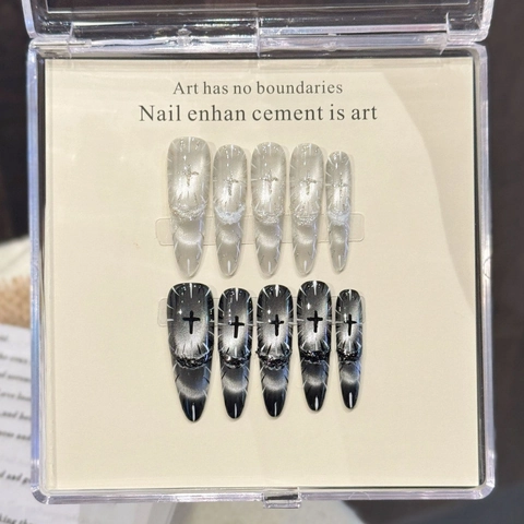 Uñas Postizas Hechas a Mano Estilo Gótico con Cruz y Ojo de Gato Plata Negro Stiletto con Patrón de Estrella para Mujer