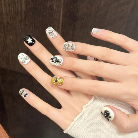 Uñas Postizas Hechas A Mano De Muñeco De Nieve Navidad Relieve 3D Corto Redondo Tema Año Nuevo Accesorios Decorativos Manicura Mujer