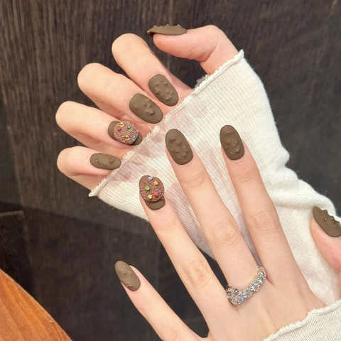 Unghie a Pressione Fatte a Mano al Biscotto al Cioccolato 3D Rilievo Opache Ovale Corto Unghie Finte per Donna Marrone Dolce