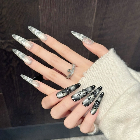 Uñas Postizas Hechas a Mano Estilo Gótico con Cruz y Ojo de Gato Plata Negro Stiletto con Patrón de Estrella para Mujer