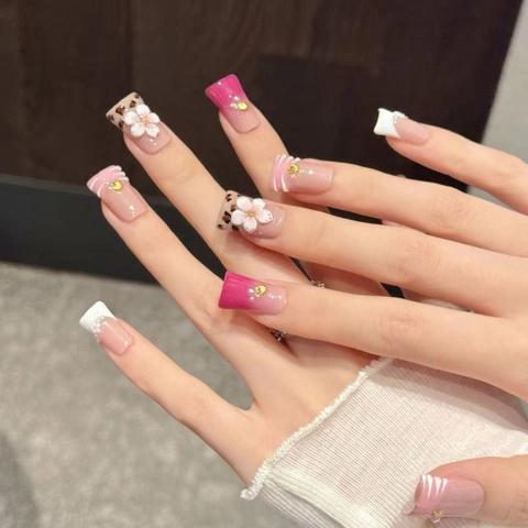 Handgefertigte Rosa Farbverlauf Künstliche Nägel 3D Blume Leopardenmuster Künstliche Perle Eckige Falsche Nägel Set Für Damen DIY Nail Art