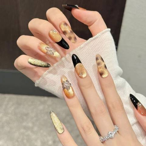 Faux Ongles à Coller Faits à la Main Or Noir Œil de Chat Avec Strass Floraux 3D Motif Léopard Style Français Luxueux Élégant
