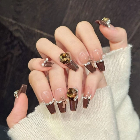 Uñas Postizas Hechas a Mano de Lujo Degradado Marrón Forma de Ataúd Con Strass Perlas Artificiales Lazo Decoración Retro Elegante