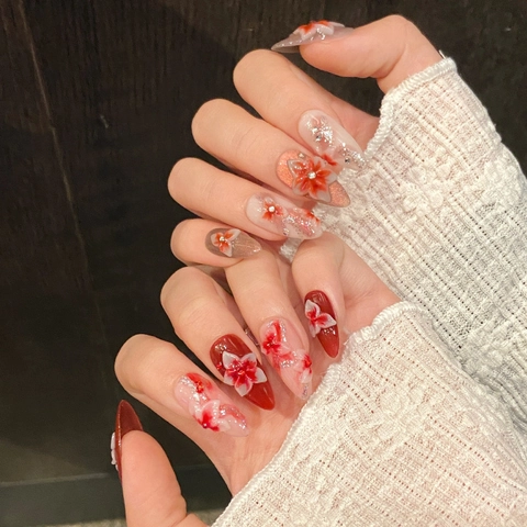 Handgefertigte 3D Relief Blumen Künstliche Nägel Roter Farbverlauf Mandelform Mit Strass Glitzer Elegante Damen Nail Art