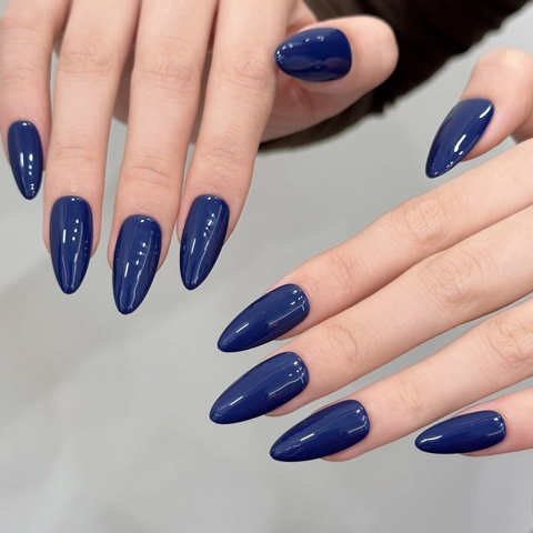 Handgemachte Glänzende Dunkelblaue Press On Nails Hand Fuß Mandelform Fußnagel Set Minimalistische Künstliche Nägel Damen