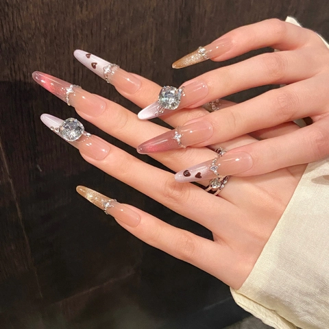 Faux Ongles Faits à la Main Extra Longs Cercueil Stiletto Œil de Chat Strass Cœur Perle Artificielle Luxe pour Femmes