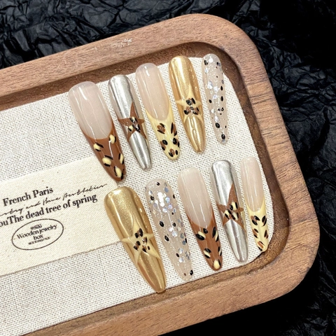 Retro Französisch Leopardenmuster Y2K Metallisch Stern Künstliche Nägel Zum Aufdrücken Braun Kuhmuster Handgefertigt Langes Stiletto