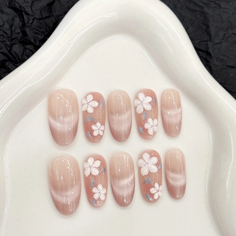 Unghie Finte a Pressione Occhio di Gatto Fatte a Mano Con Fiore Bianco 3D Glitter Argento Elegante Rosa Nudo Ovali per Donna