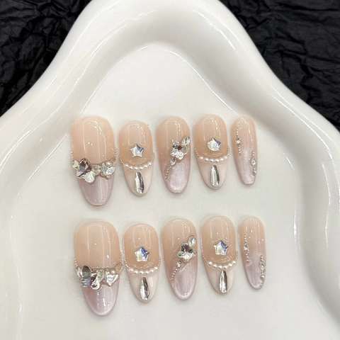Unghie Finte Fatte a Mano Occhio di Gatto Cuore Elegante Rosa Nude Sfumato Francese Unghie con Strass Perla Artificiale Decorazione Donna