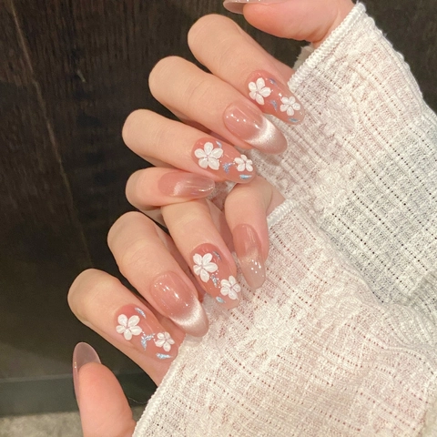 Unghie Finte a Pressione Occhio di Gatto Fatte a Mano Con Fiore Bianco 3D Glitter Argento Elegante Rosa Nudo Ovali per Donna