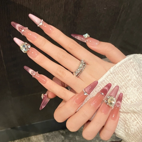 Luxus Handgefertigte Lila Rosa Katzenauge Farbverlauf Lange Sargform Stiletto Kunstnägel Strass Künstliche Perle French Nägel