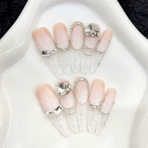 Unghie Finte di Lusso Fatte a Mano con Strass Mandorla Lunga Stiletto Rosa Sfumato Ghiaccio Traslucido Perla Artificiale