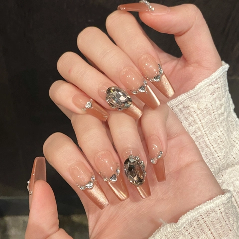 Handgefertigt Katzenauge Künstliche Fingernägel Lange Coffin Stiletto Nude Rosa Verlauf Mit Strass Und Künstlichen Perlen